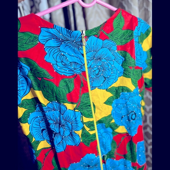 BRIGHT AND BOLD FLOWER KAFTAN - Picture 2 of 3